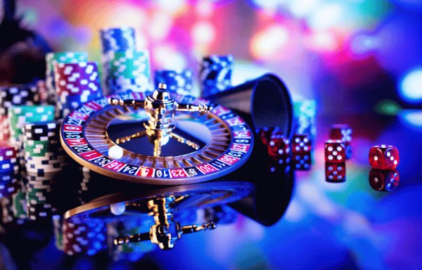 Banner fitur Phoenix Rises dengan visualisasi cascade multiplier dan bonus round